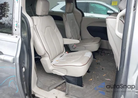 2017 Chrysler Pacifica Limited z USA, uszkodzony, nr VIN 2C4RC1GG8HR709736